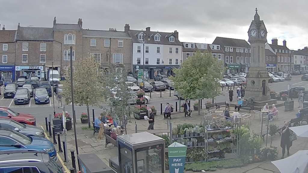 Thirsk webcam overlooking the Market Place