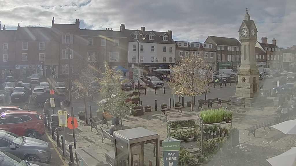Thirsk webcam overlooking the Market Place