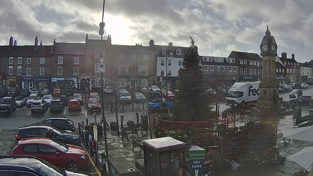 Thirsk webcam overlooking the Market Place