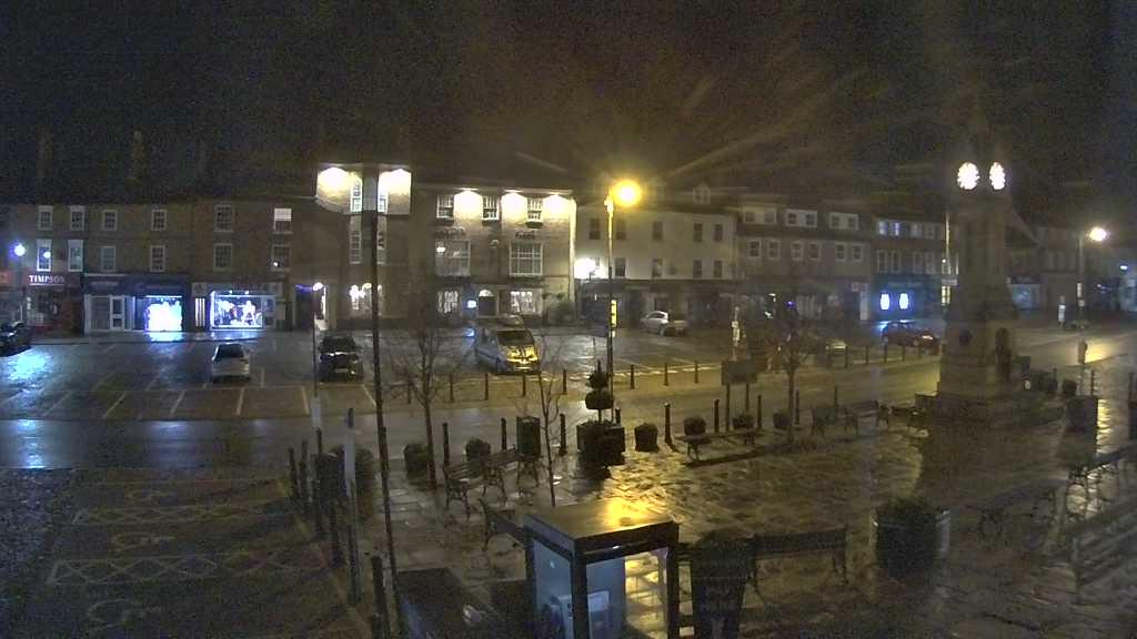 Thirsk webcam overlooking the Market Place