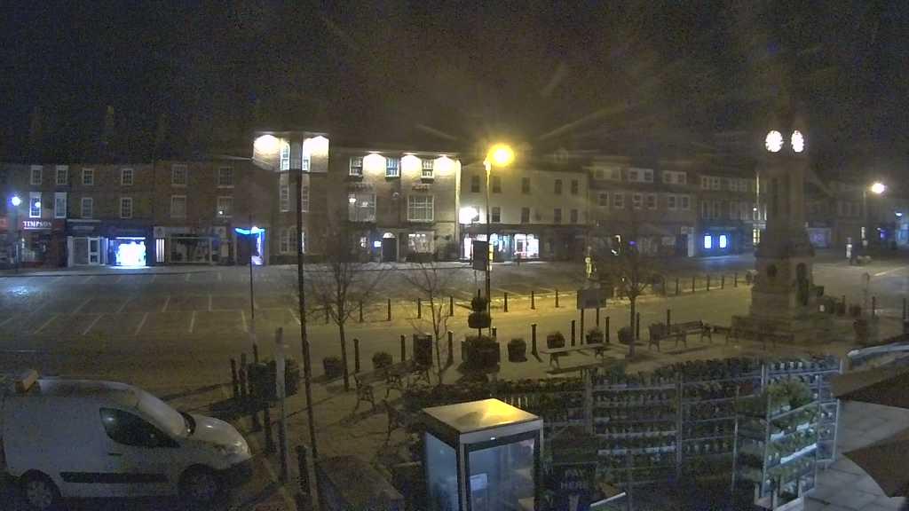 Thirsk webcam overlooking the Market Place