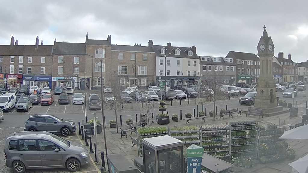 Thirsk webcam overlooking the Market Place