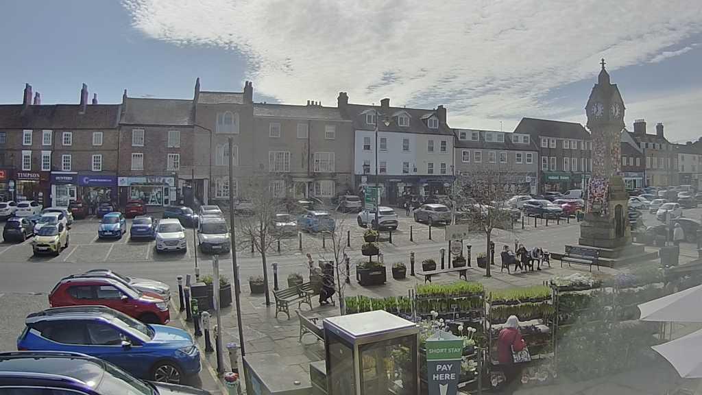 Thirsk webcam overlooking the Market Place