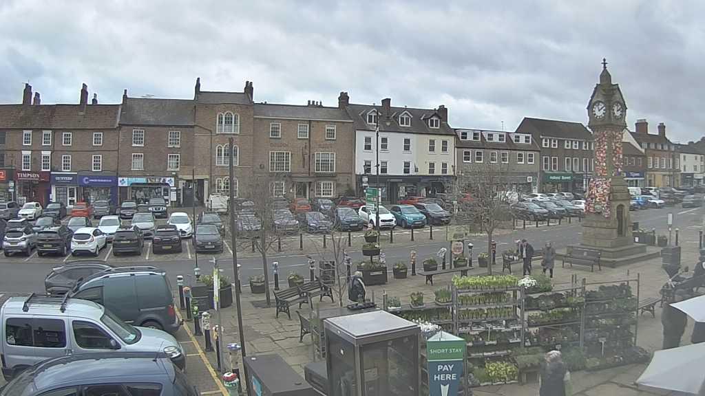 Thirsk webcam overlooking the Market Place