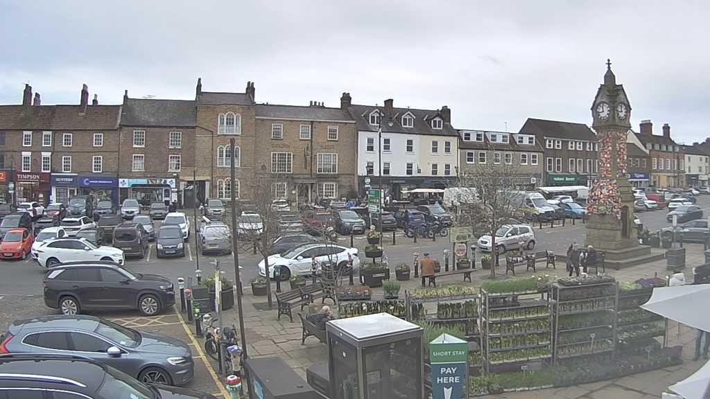Thirsk webcam overlooking the Market Place
