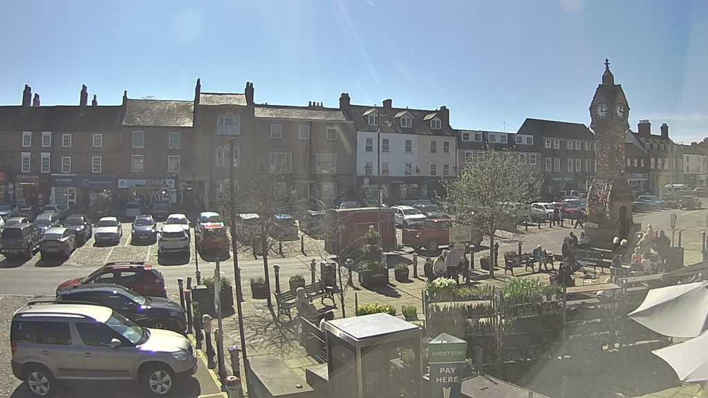 Thirsk webcam overlooking the Market Place