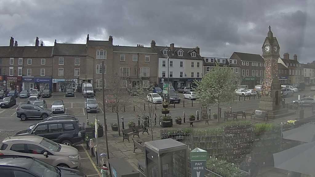 Thirsk webcam overlooking the Market Place