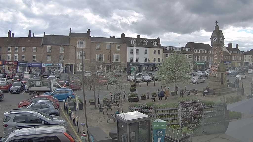 Thirsk webcam overlooking the Market Place