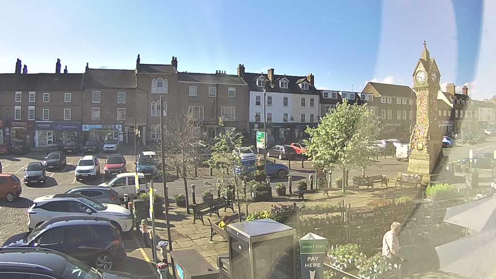 Thirsk webcam overlooking the Market Place