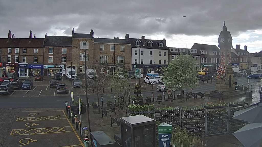 Thirsk webcam overlooking the Market Place