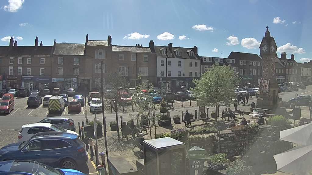 Thirsk webcam overlooking the Market Place