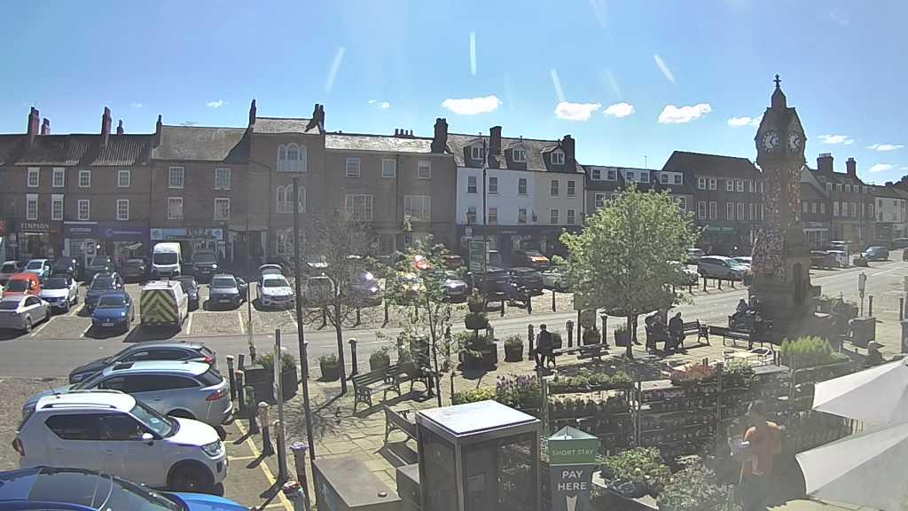 Thirsk webcam overlooking the Market Place