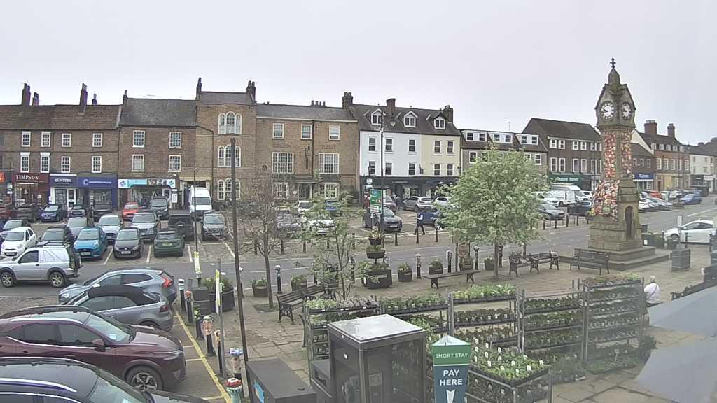 Thirsk webcam overlooking the Market Place