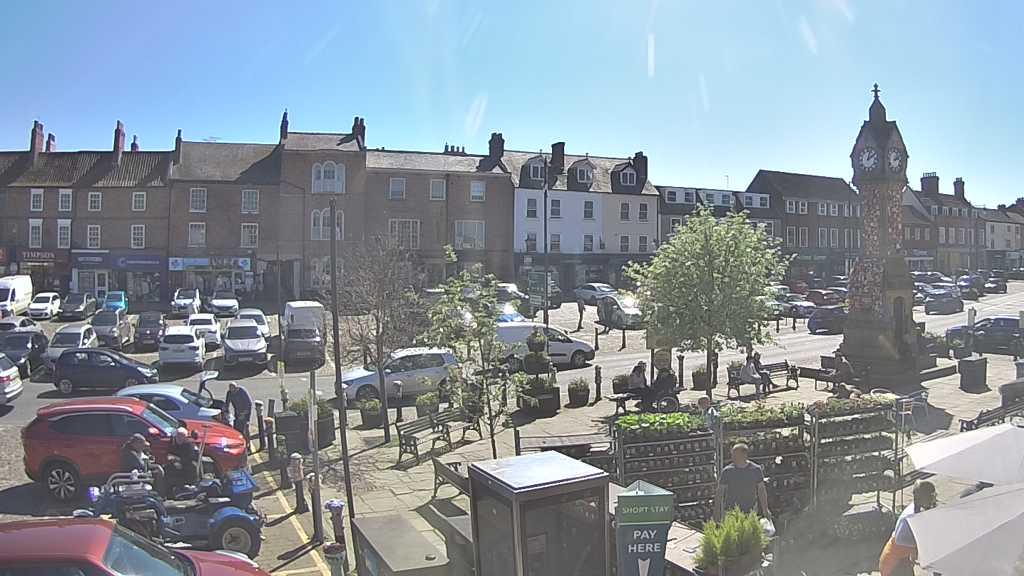 Thirsk webcam overlooking the Market Place