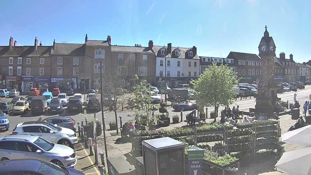 Thirsk webcam overlooking the Market Place