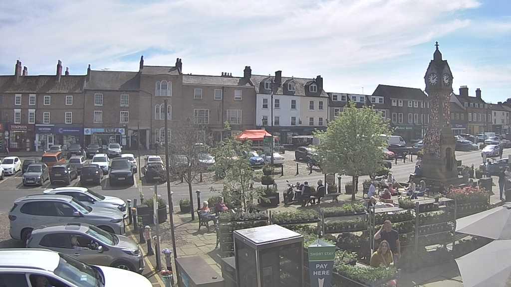 Thirsk webcam overlooking the Market Place