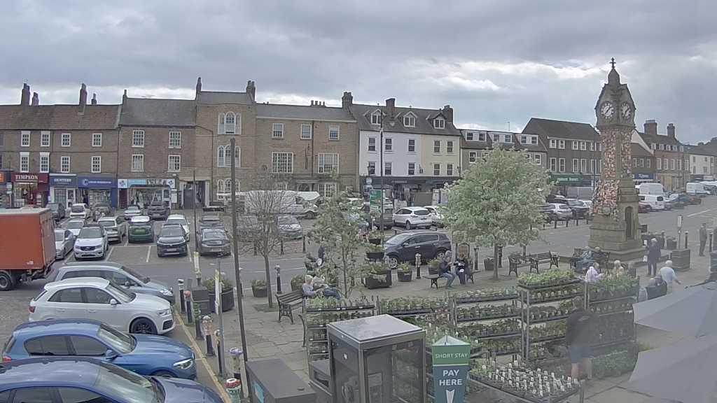 Thirsk webcam overlooking the Market Place