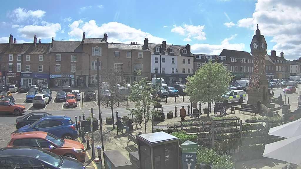 Thirsk webcam overlooking the Market Place