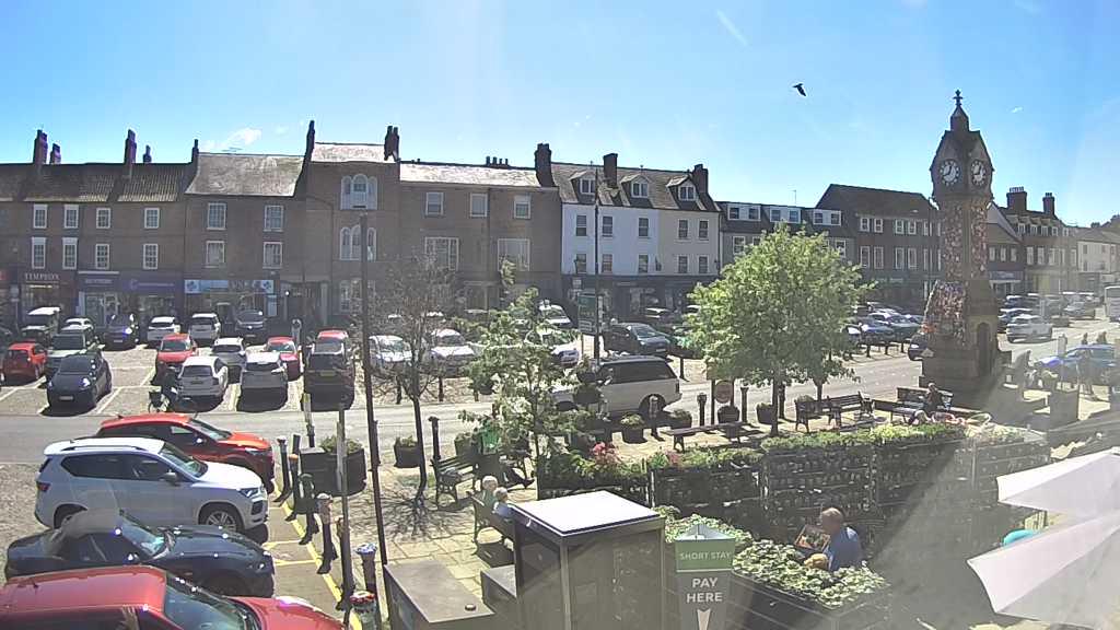 Thirsk webcam overlooking the Market Place