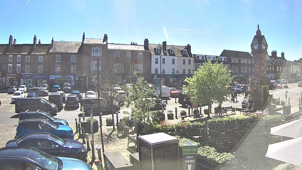 Thirsk webcam overlooking the Market Place