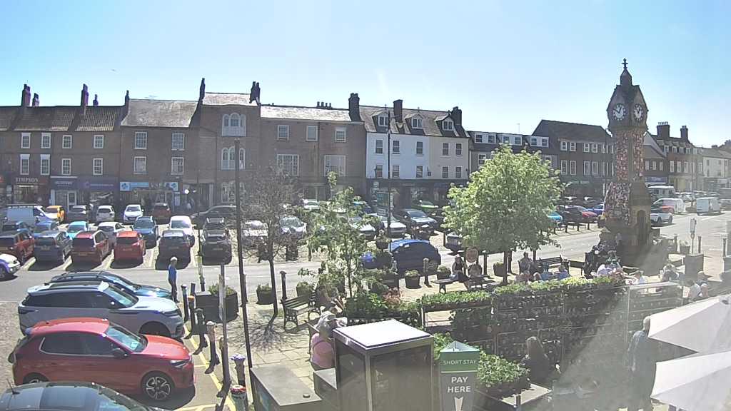 Thirsk webcam overlooking the Market Place