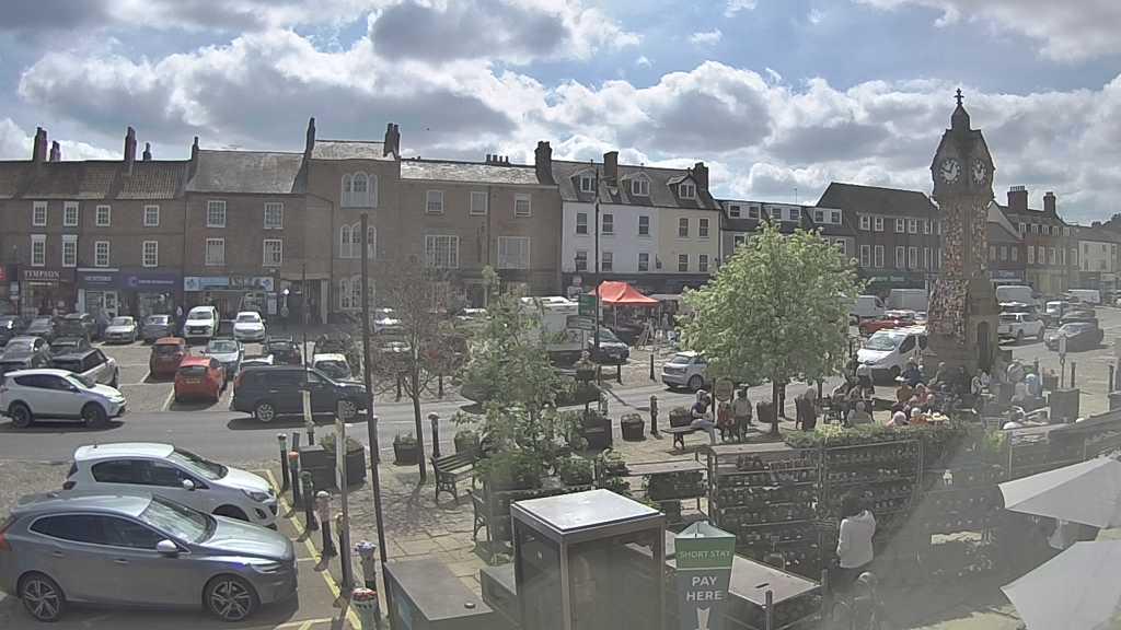 Thirsk webcam overlooking the Market Place
