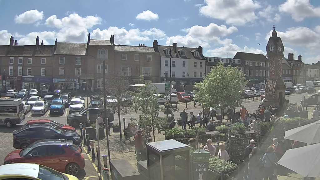 Thirsk webcam overlooking the Market Place