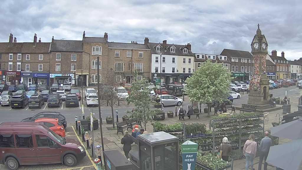 Thirsk webcam overlooking the Market Place