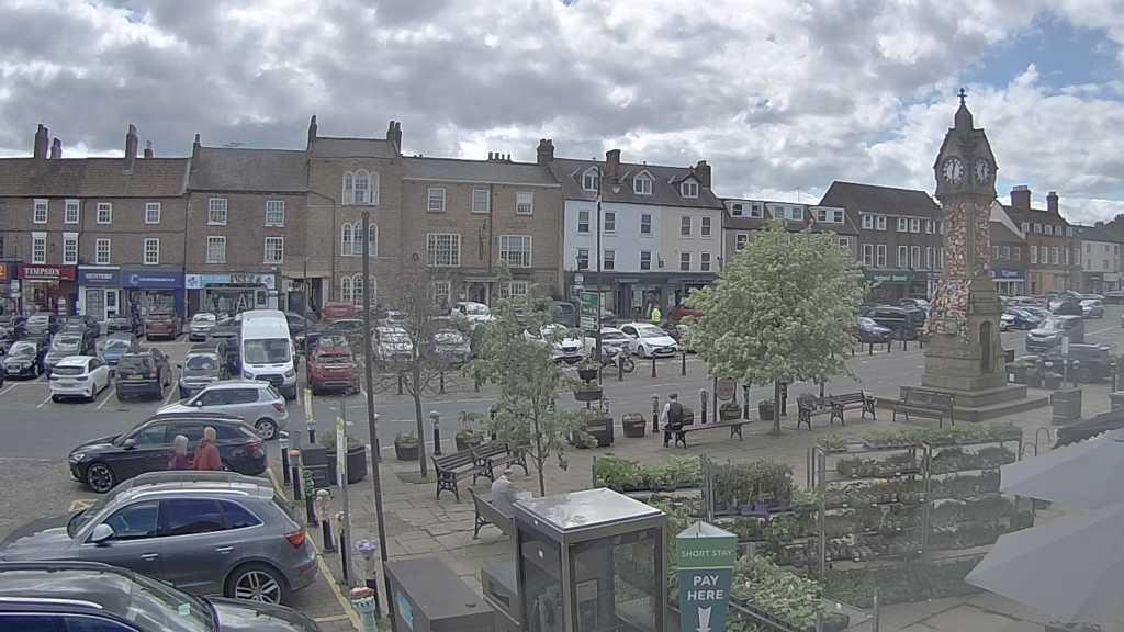 Thirsk webcam overlooking the Market Place