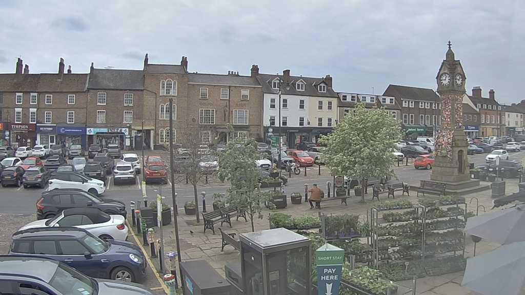 Thirsk webcam overlooking the Market Place