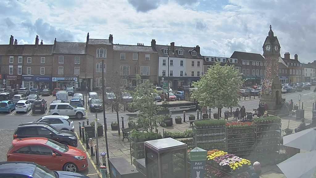 Thirsk webcam overlooking the Market Place