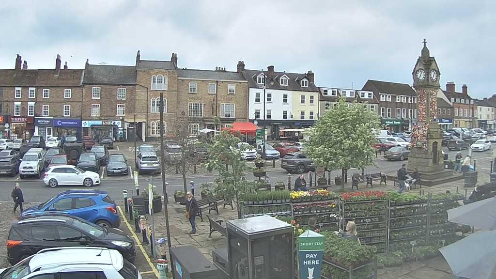 Thirsk webcam overlooking the Market Place
