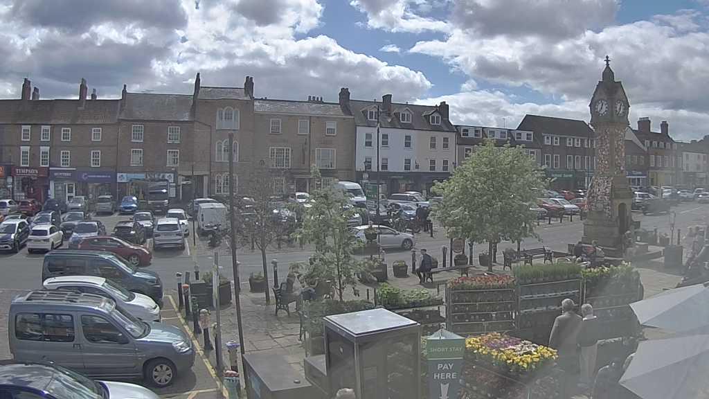 Thirsk webcam overlooking the Market Place