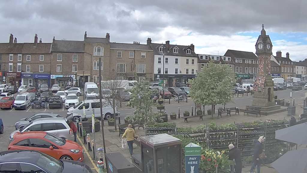Thirsk webcam overlooking the Market Place