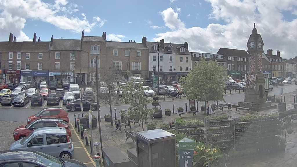 Thirsk webcam overlooking the Market Place