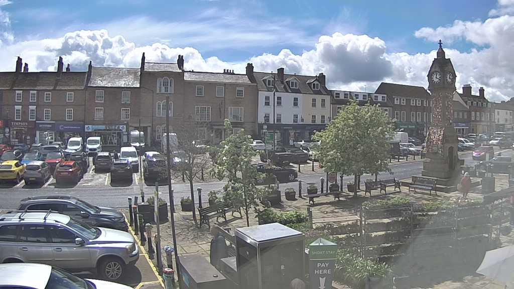Thirsk webcam overlooking the Market Place