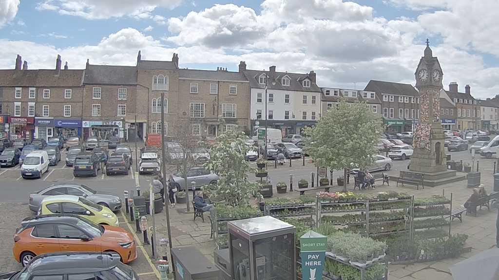 Thirsk webcam overlooking the Market Place