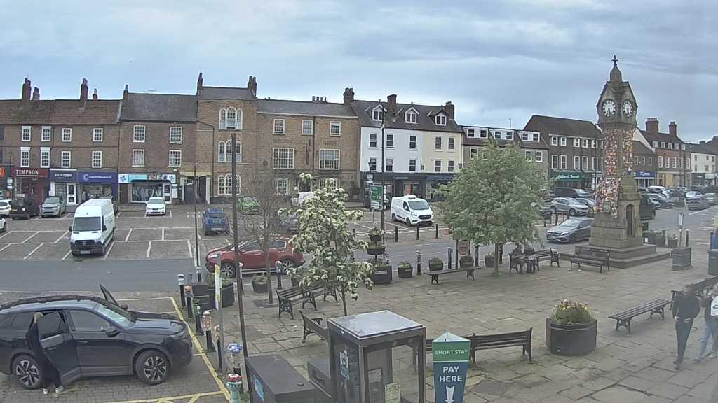 Thirsk webcam overlooking the Market Place