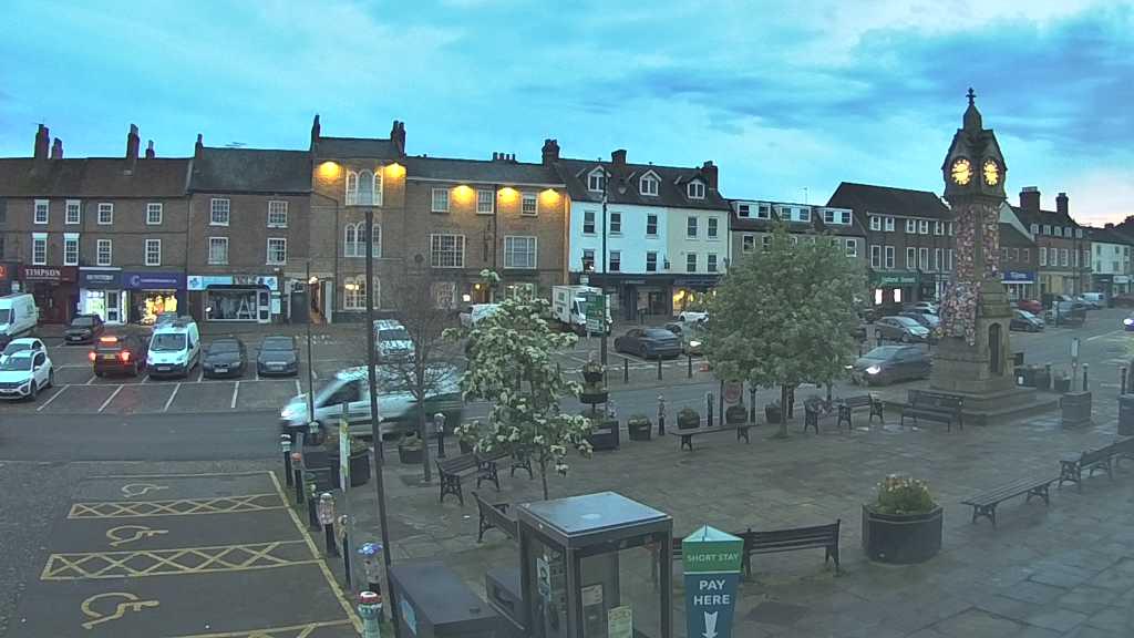 Thirsk webcam overlooking the Market Place