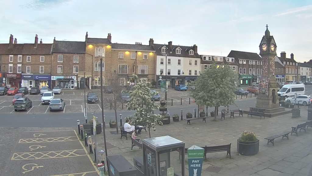 Thirsk webcam overlooking the Market Place