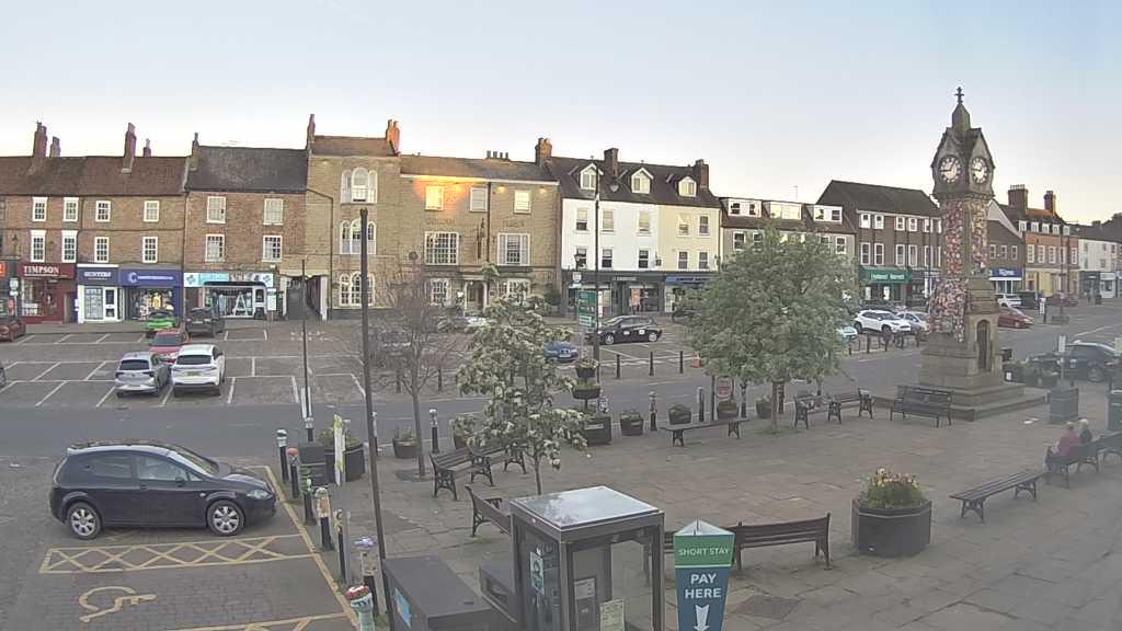 Thirsk webcam overlooking the Market Place
