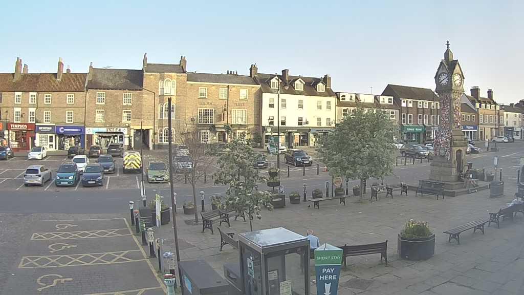 Thirsk webcam overlooking the Market Place