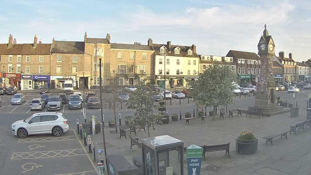 Thirsk webcam overlooking the Market Place
