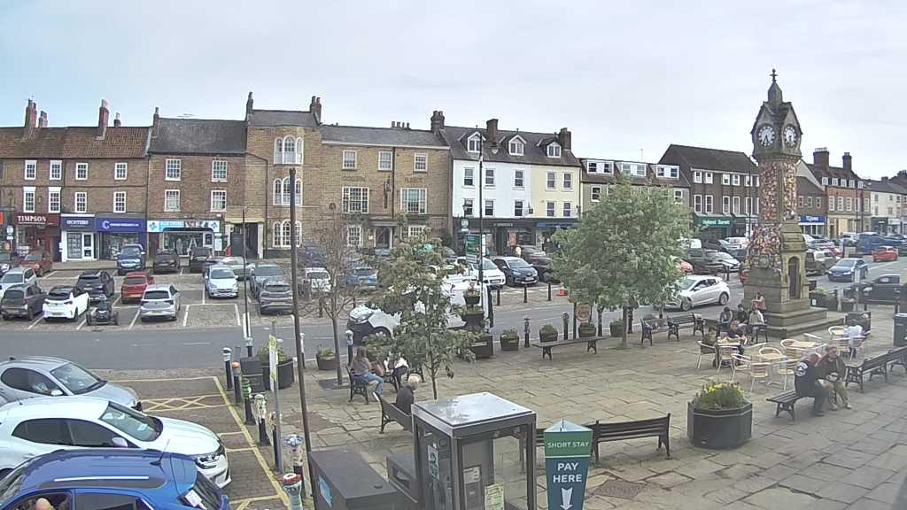 Thirsk webcam overlooking the Market Place