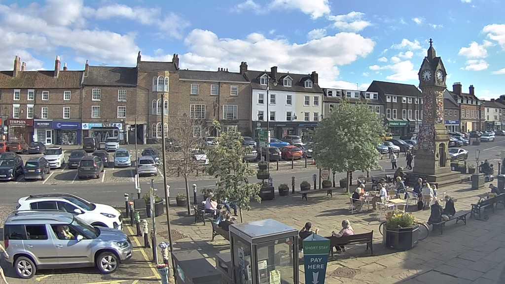 Thirsk webcam overlooking the Market Place