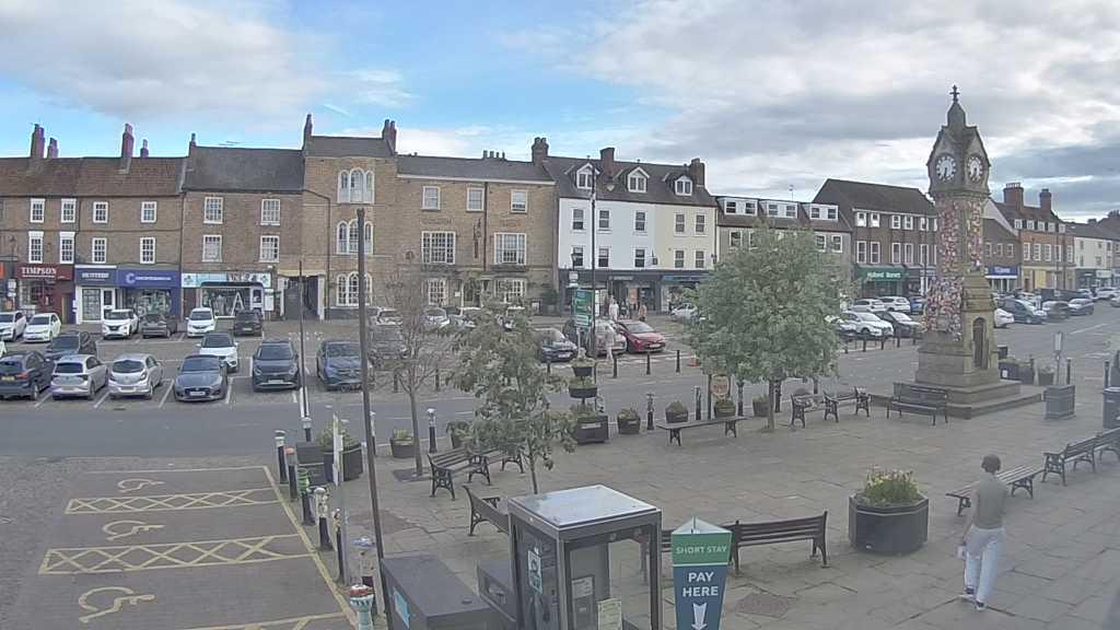 Thirsk webcam overlooking the Market Place