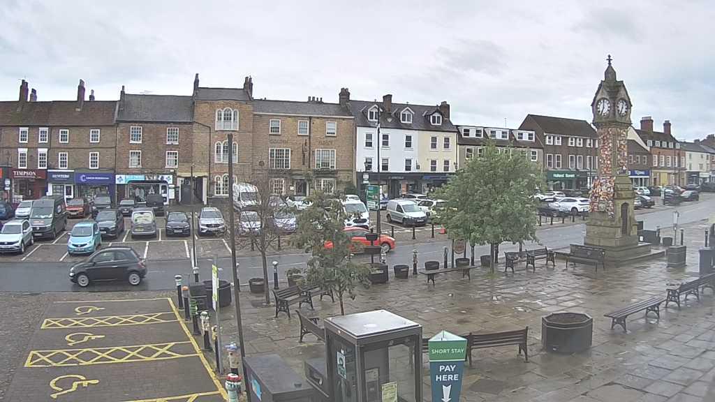 Thirsk webcam overlooking the Market Place