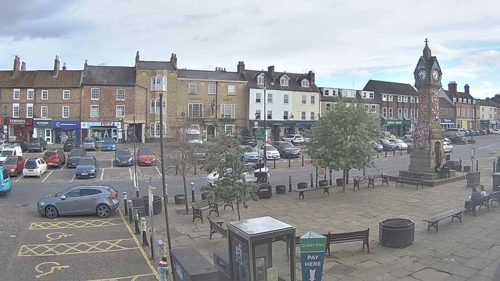 Thirsk webcam overlooking the Market Place