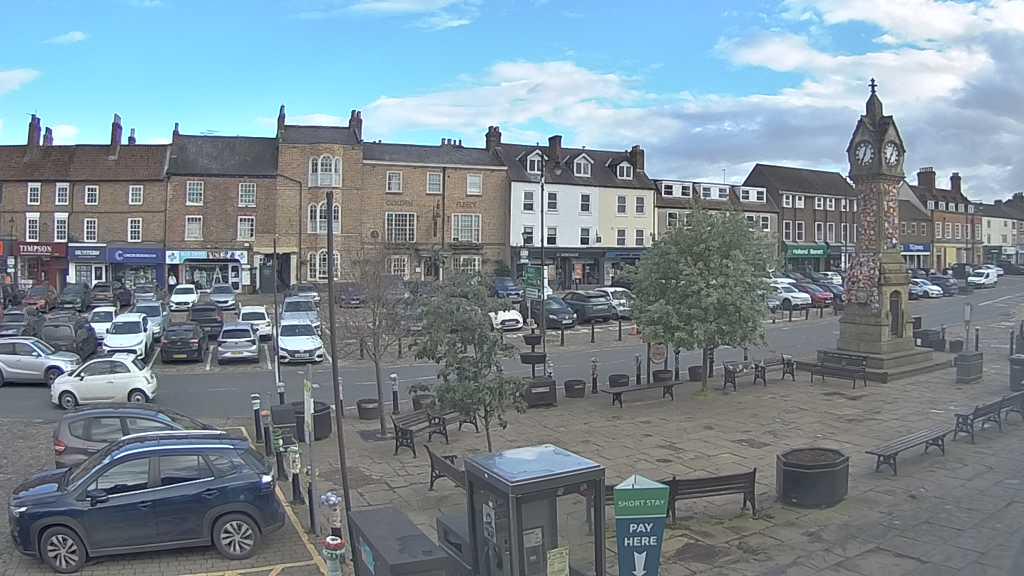 Thirsk webcam overlooking the Market Place