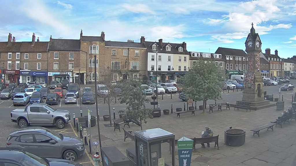Thirsk webcam overlooking the Market Place